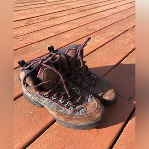 Brooks Brown Women’s Hiking Boots with Purple Accents Size 6.5